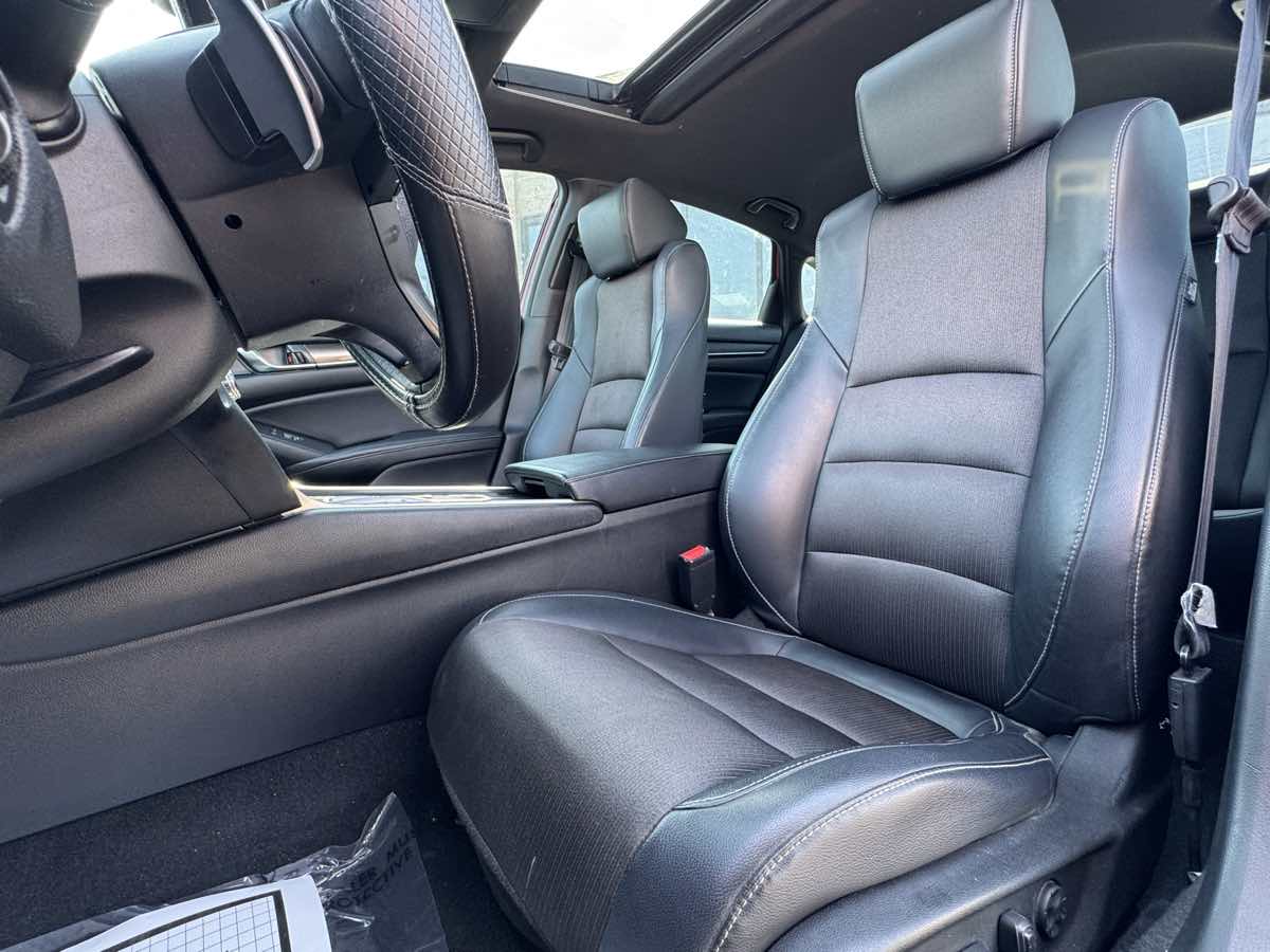 2018 Honda Accord Sport 2.0T photo 20