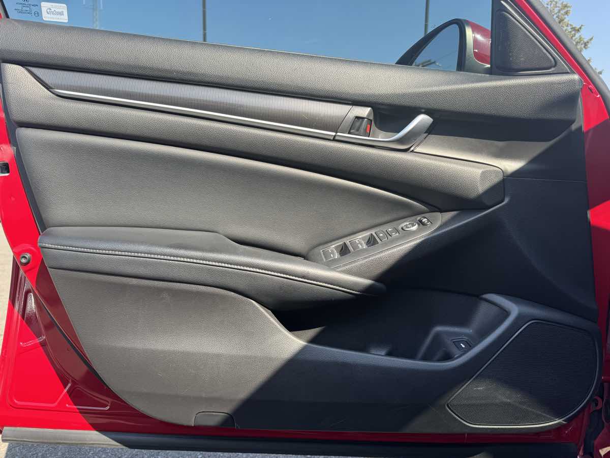 2018 Honda Accord Sport 2.0T photo 22
