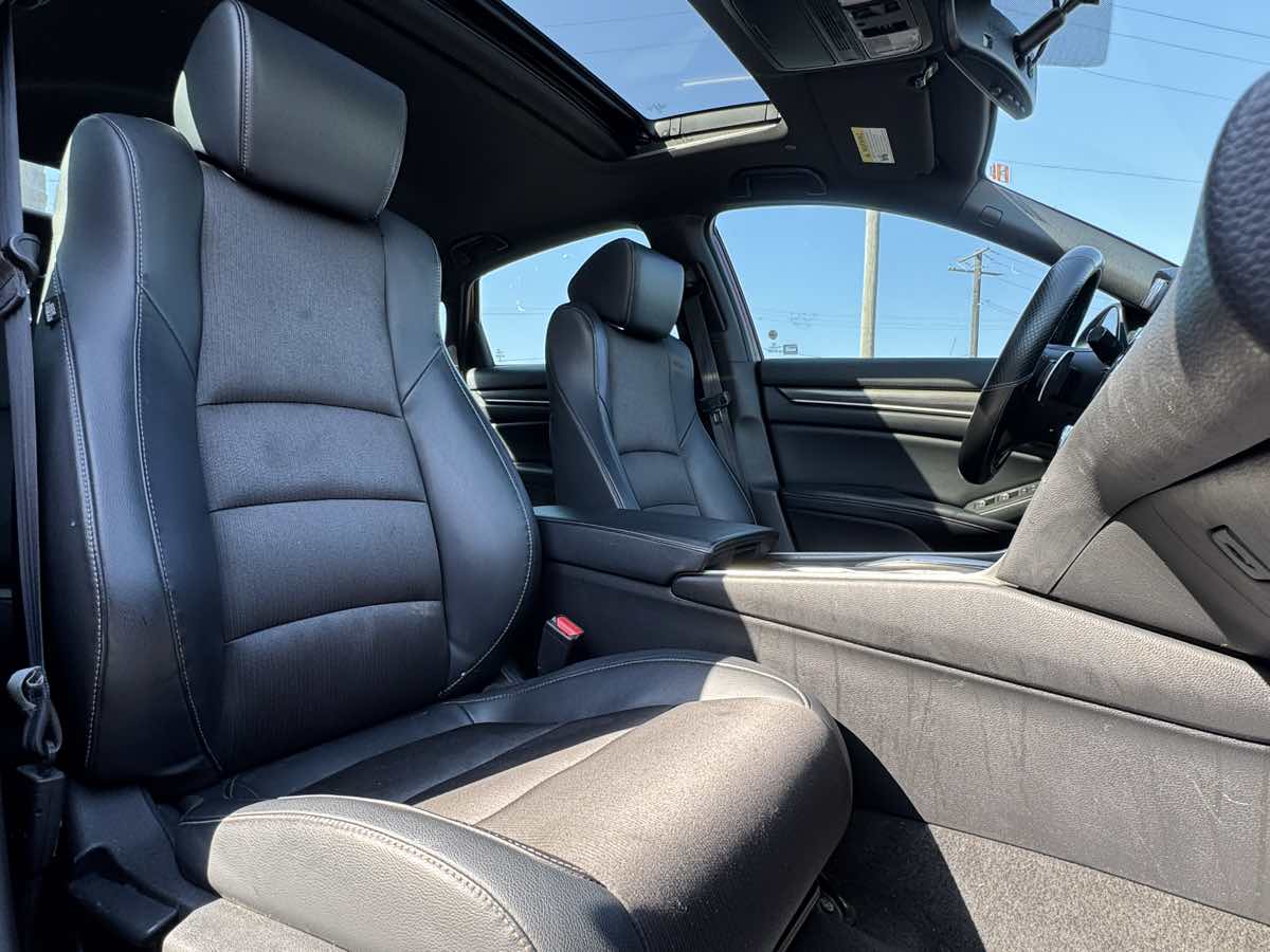 2018 Honda Accord Sport 2.0T photo 27