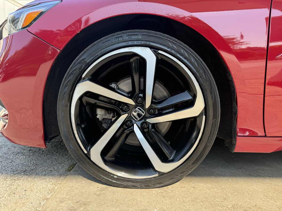 2018 Honda Accord Sport 2.0T photo 7