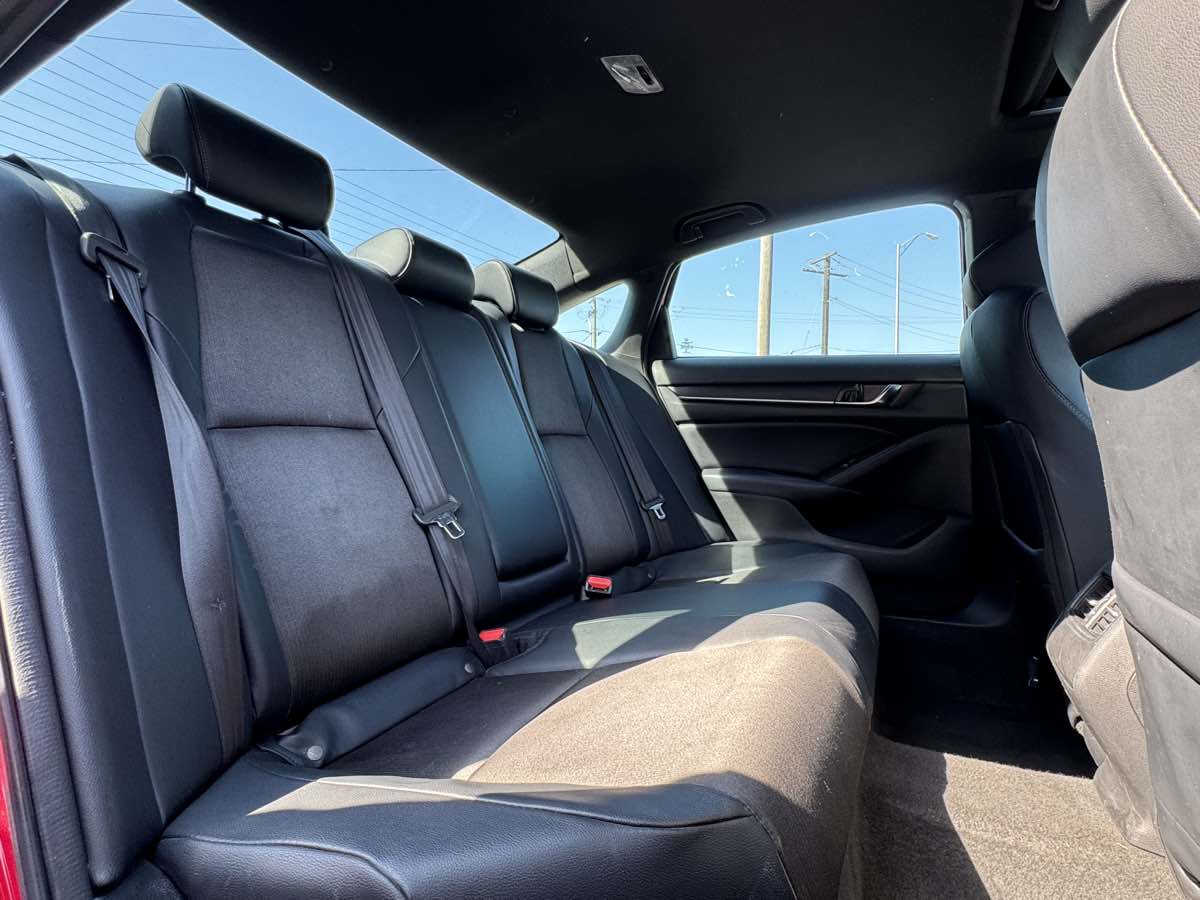 2018 Honda Accord Sport 2.0T photo 32