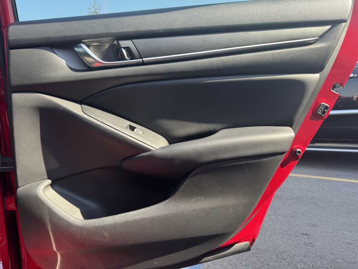 2018 Honda Accord Sport 2.0T photo 33