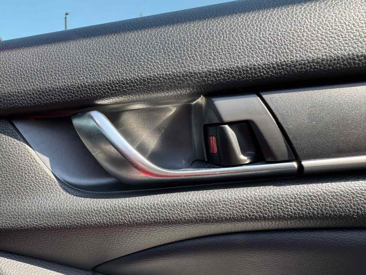 2018 Honda Accord Sport 2.0T photo 35
