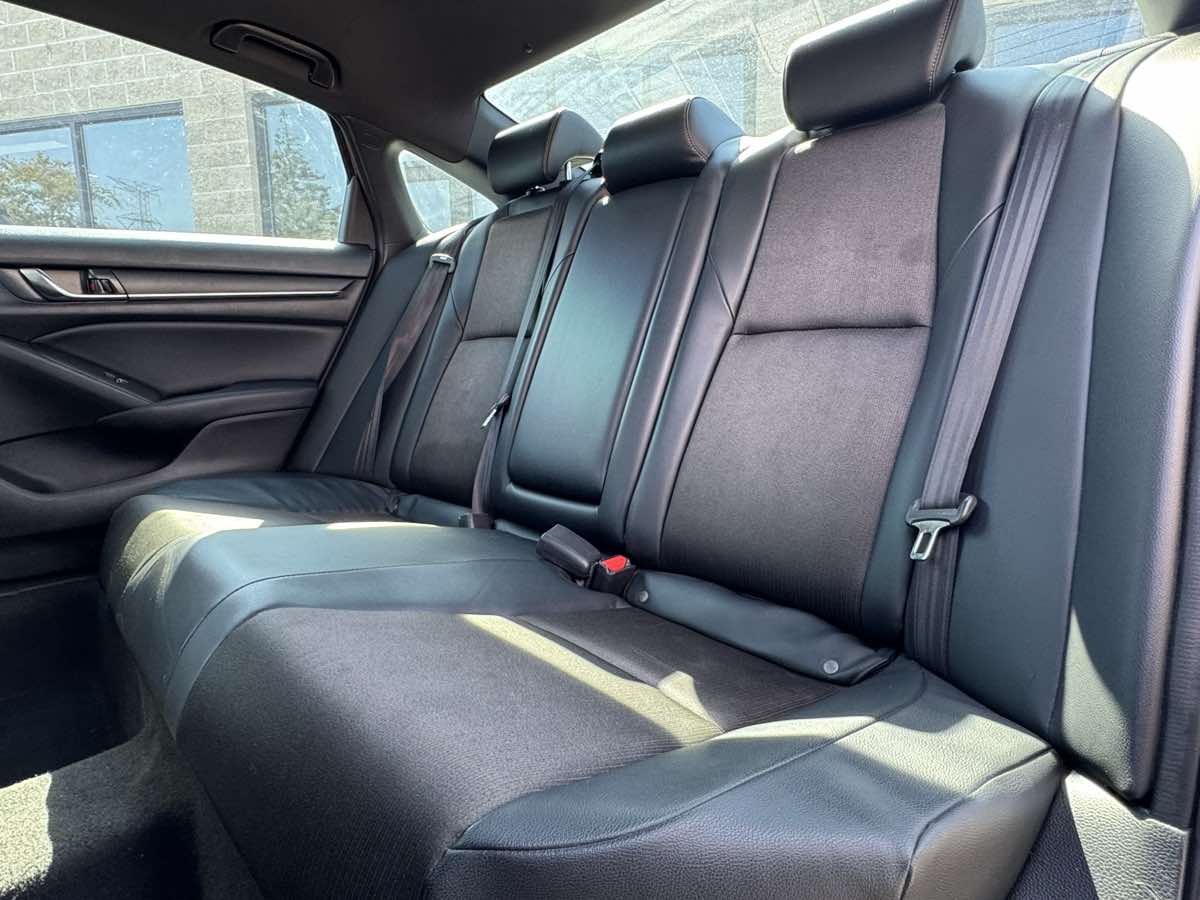 2018 Honda Accord Sport 2.0T photo 37