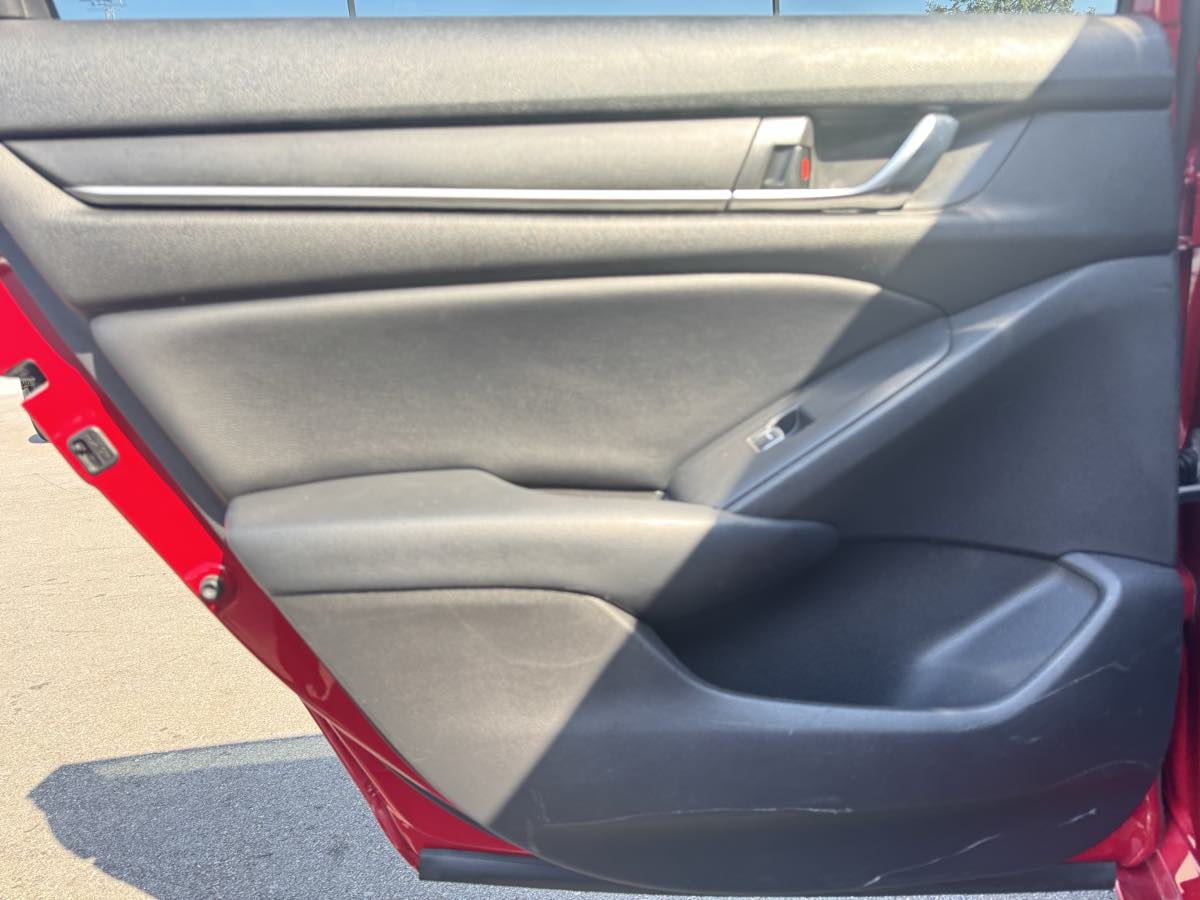 2018 Honda Accord Sport 2.0T photo 38