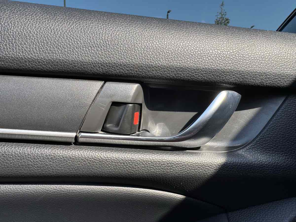 2018 Honda Accord Sport 2.0T photo 40