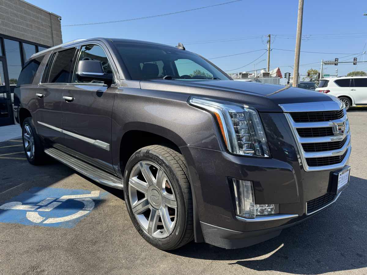 2016 Cadillac Escalade ESV Luxury photo 3
