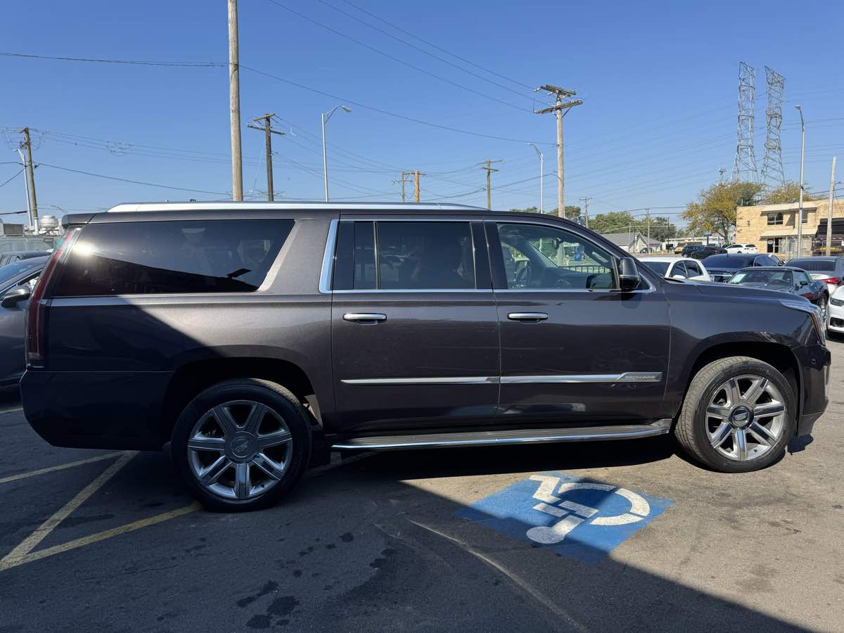 2016 Cadillac Escalade ESV Luxury photo 4