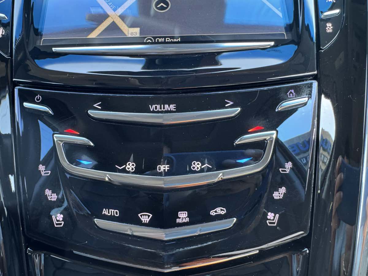 2016 Cadillac Escalade ESV Luxury photo 16