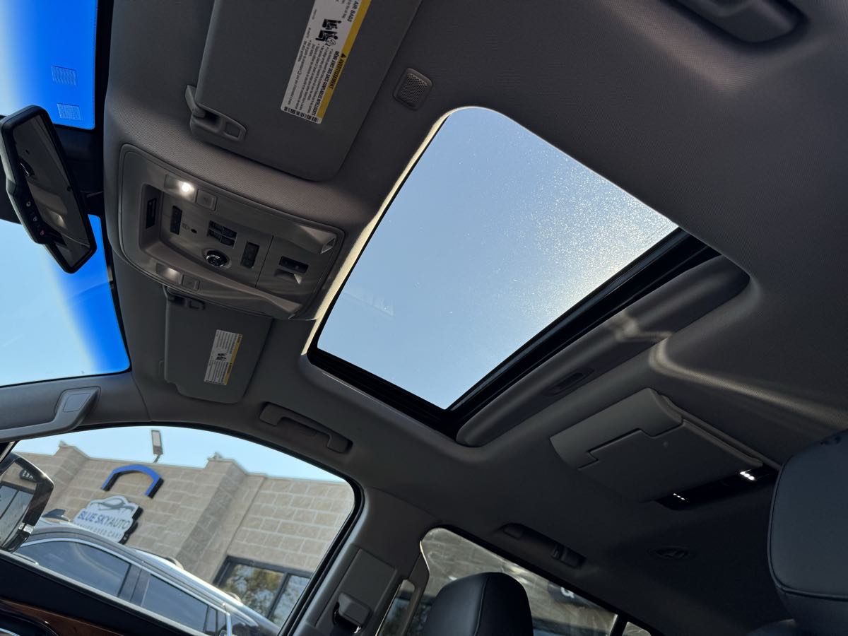 2016 Cadillac Escalade ESV Luxury photo 21