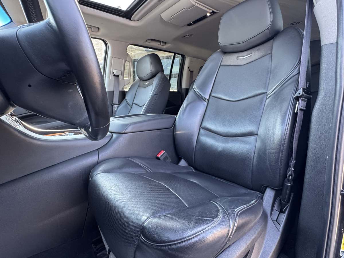 2016 Cadillac Escalade ESV Luxury photo 22