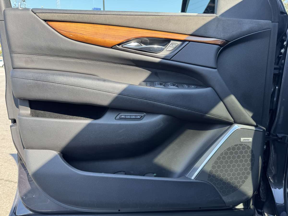 2016 Cadillac Escalade ESV Luxury photo 23