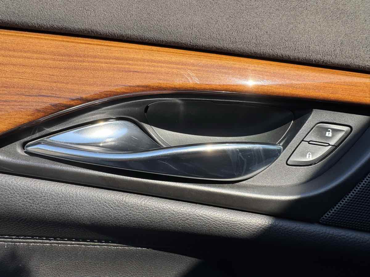 2016 Cadillac Escalade ESV Luxury photo 26