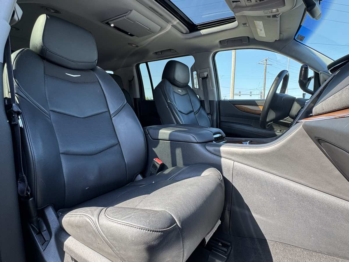 2016 Cadillac Escalade ESV Luxury photo 29