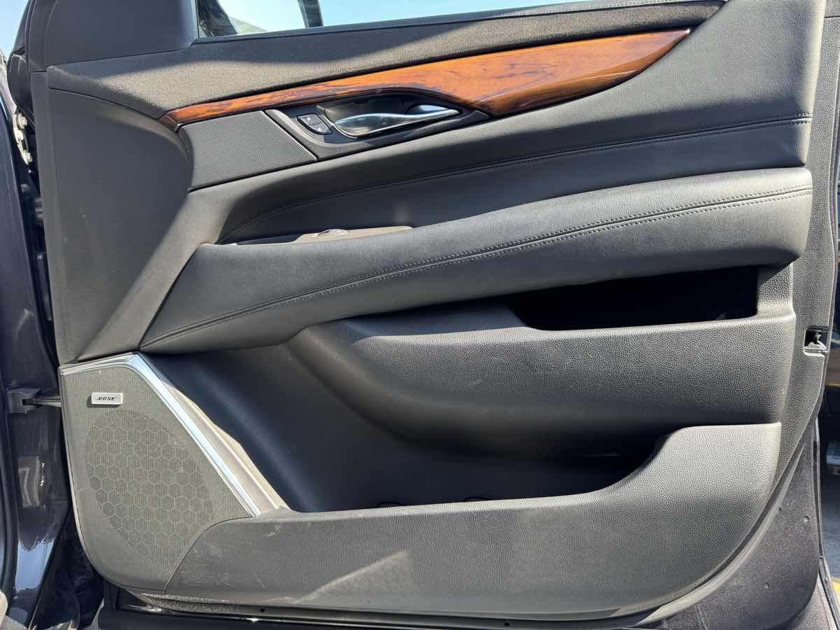 2016 Cadillac Escalade ESV Luxury photo 31