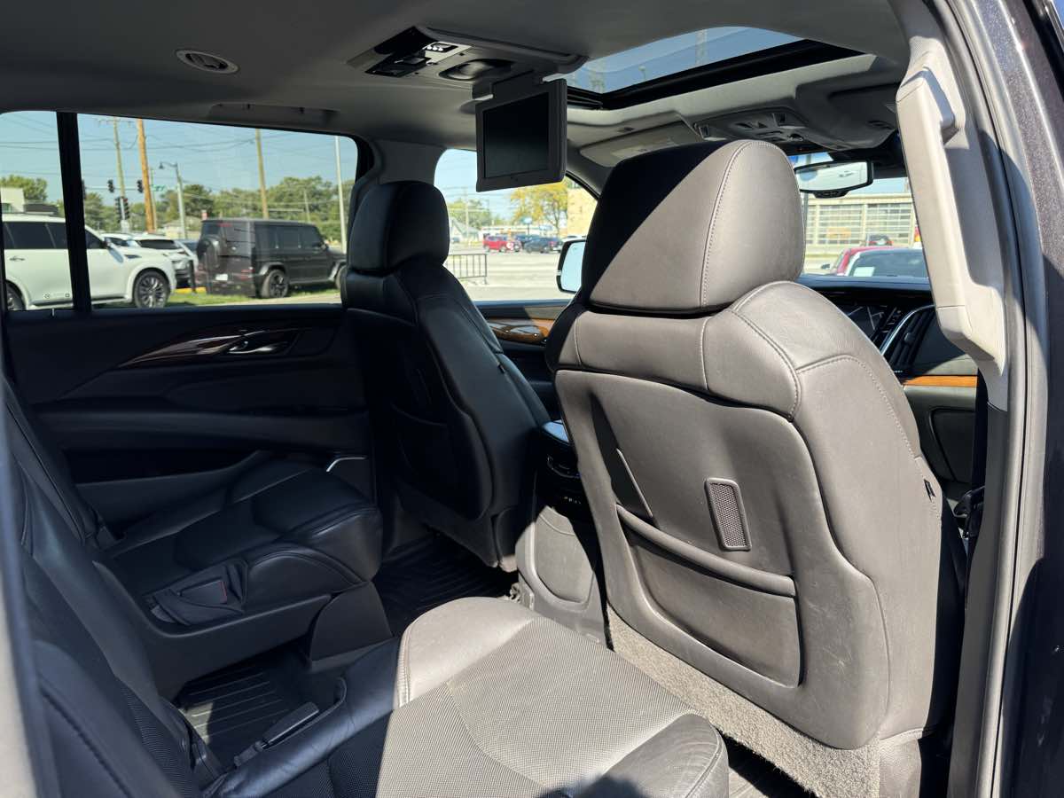 2016 Cadillac Escalade ESV Luxury photo 34