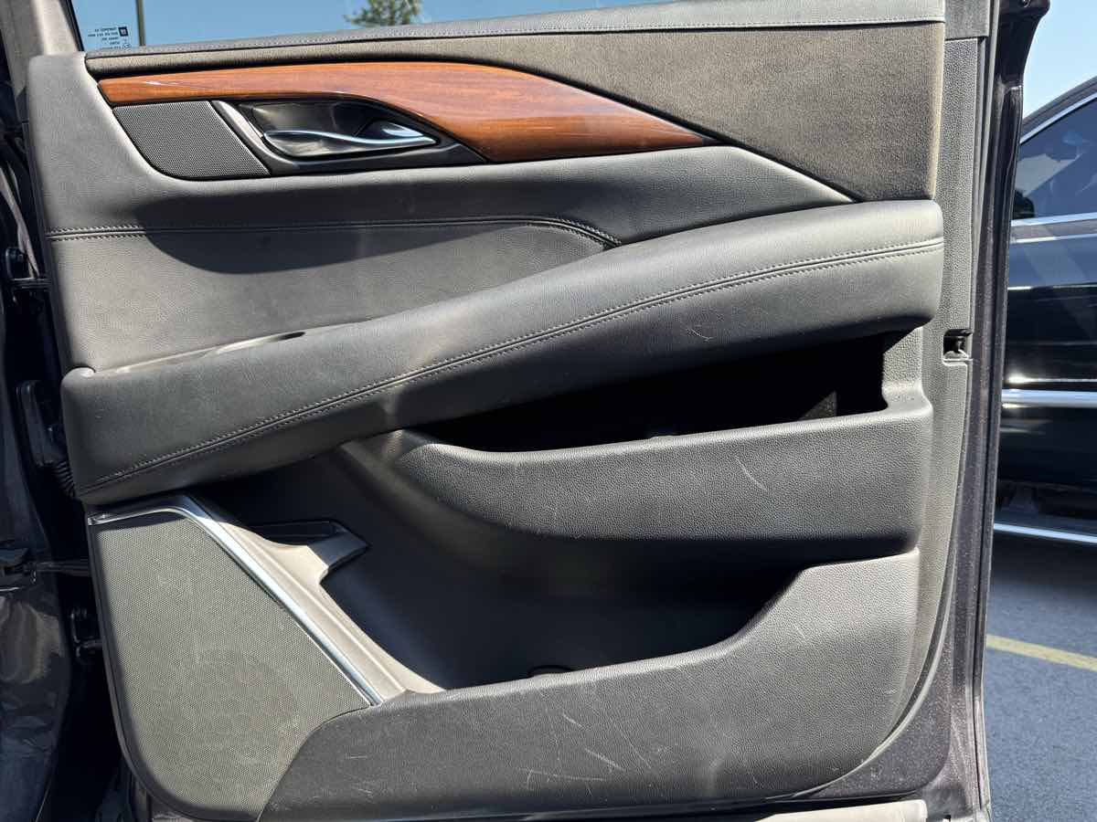 2016 Cadillac Escalade ESV Luxury photo 36