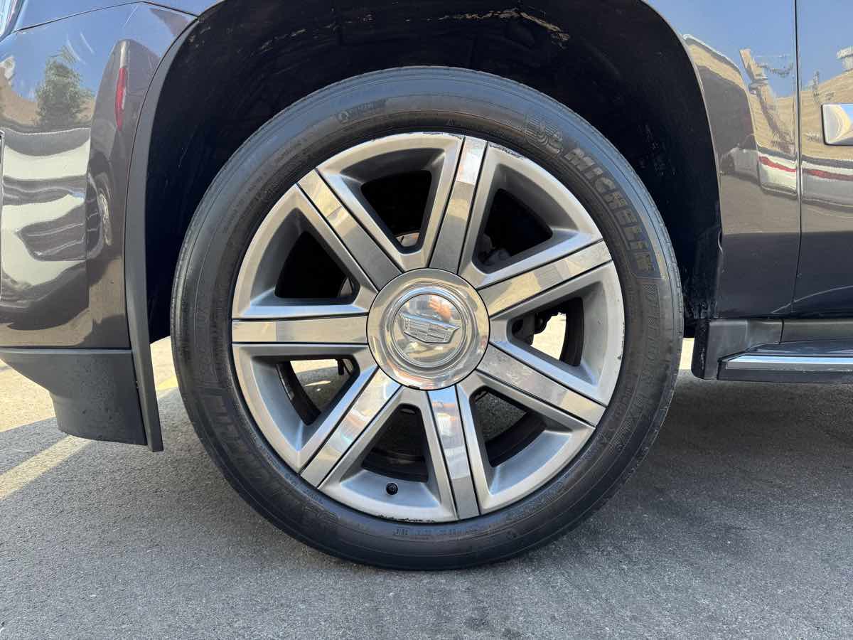 2016 Cadillac Escalade ESV Luxury photo 9