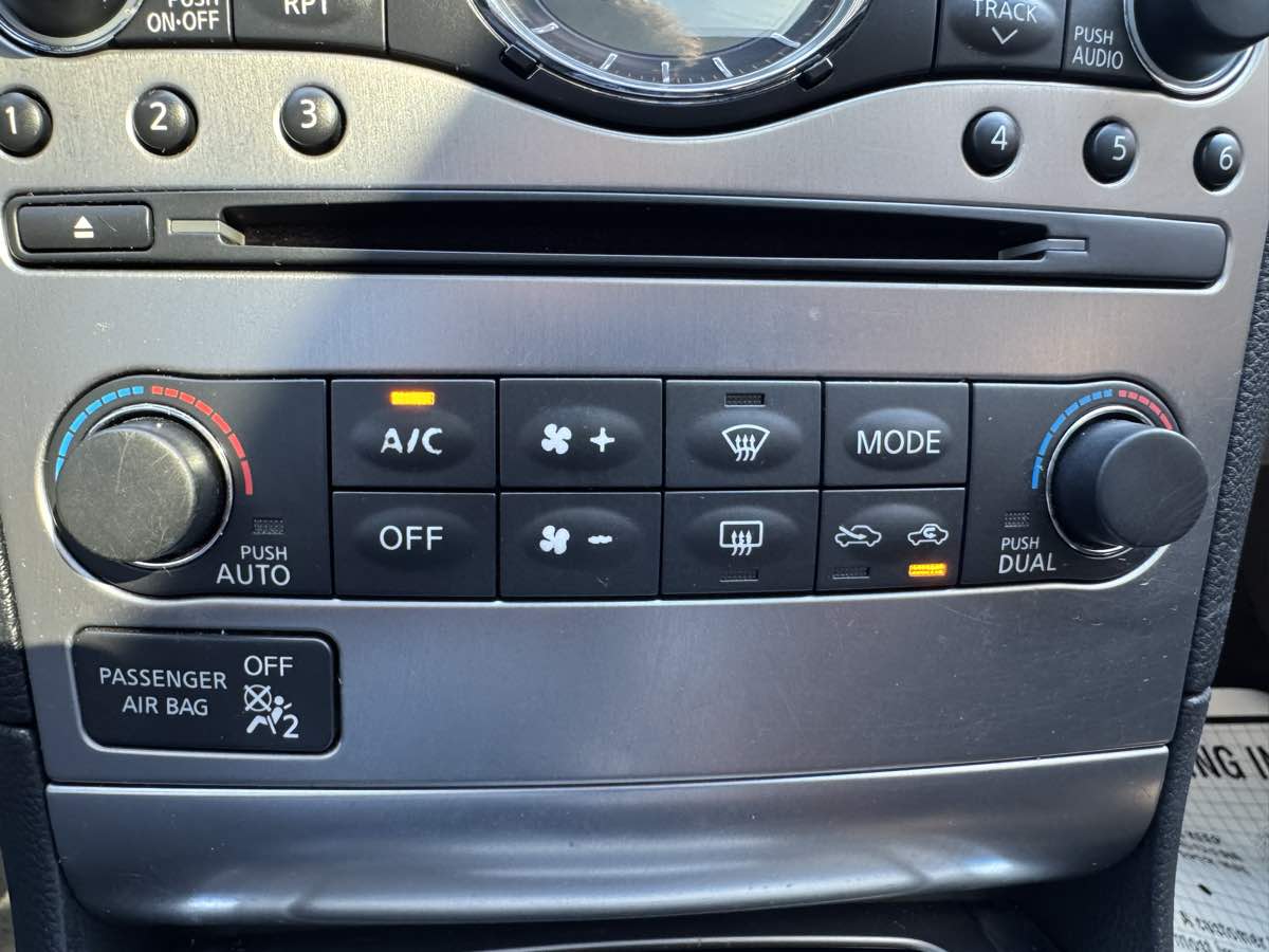 2013 Infiniti G37 Journey photo 21