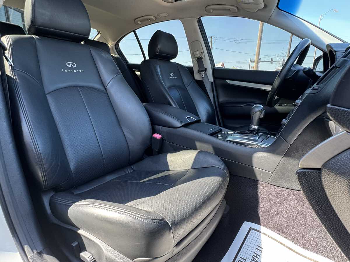 2013 Infiniti G37 Journey photo 30