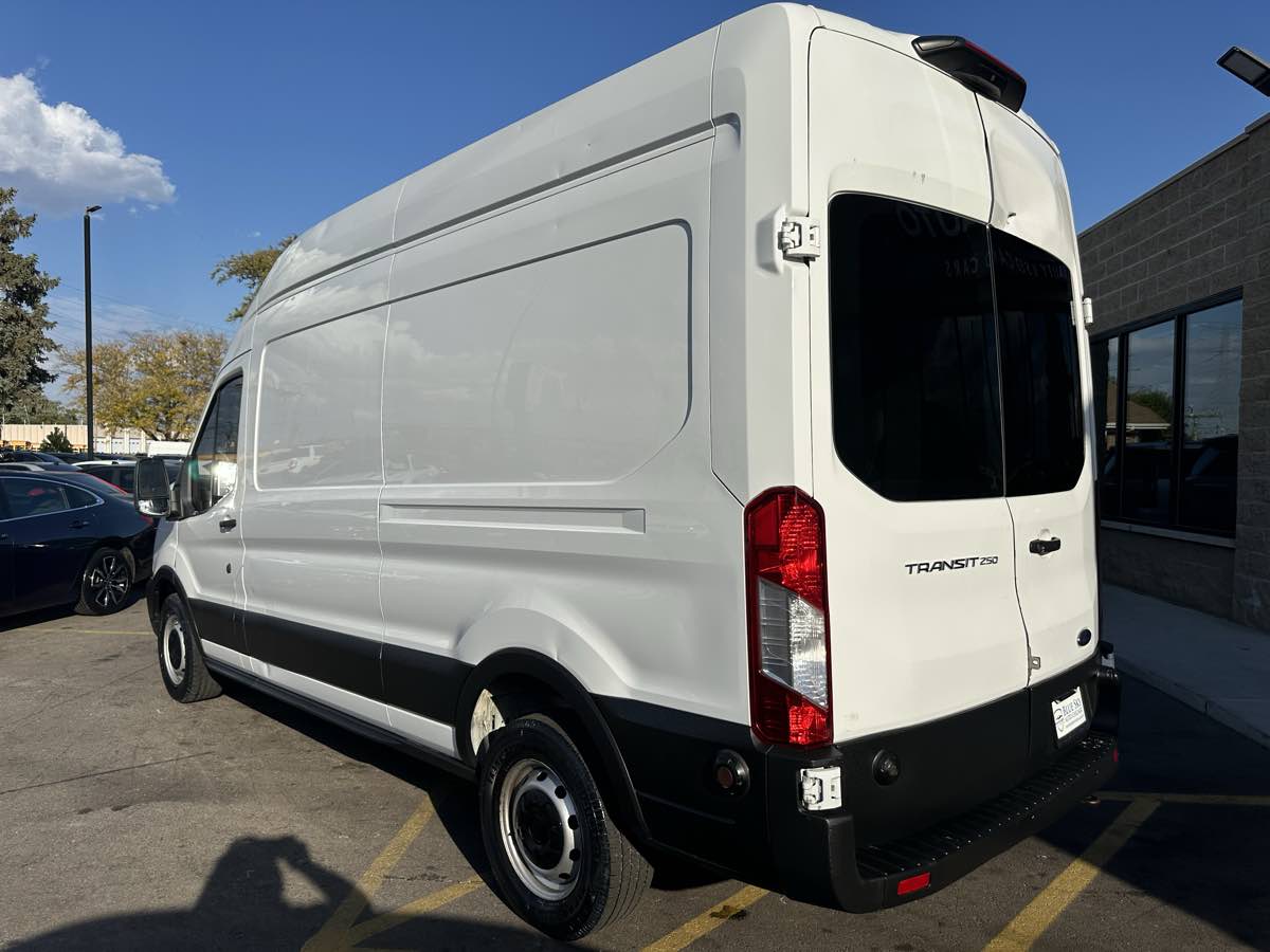 2020 Ford Transit Cargo Van photo 4