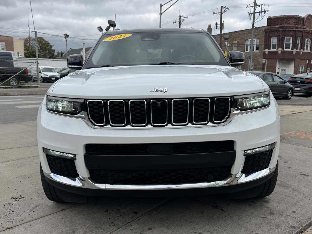 2022 Jeep Grand Cherokee Limited photo 2