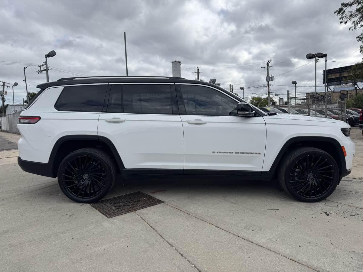 2022 Jeep Grand Cherokee Limited photo 4