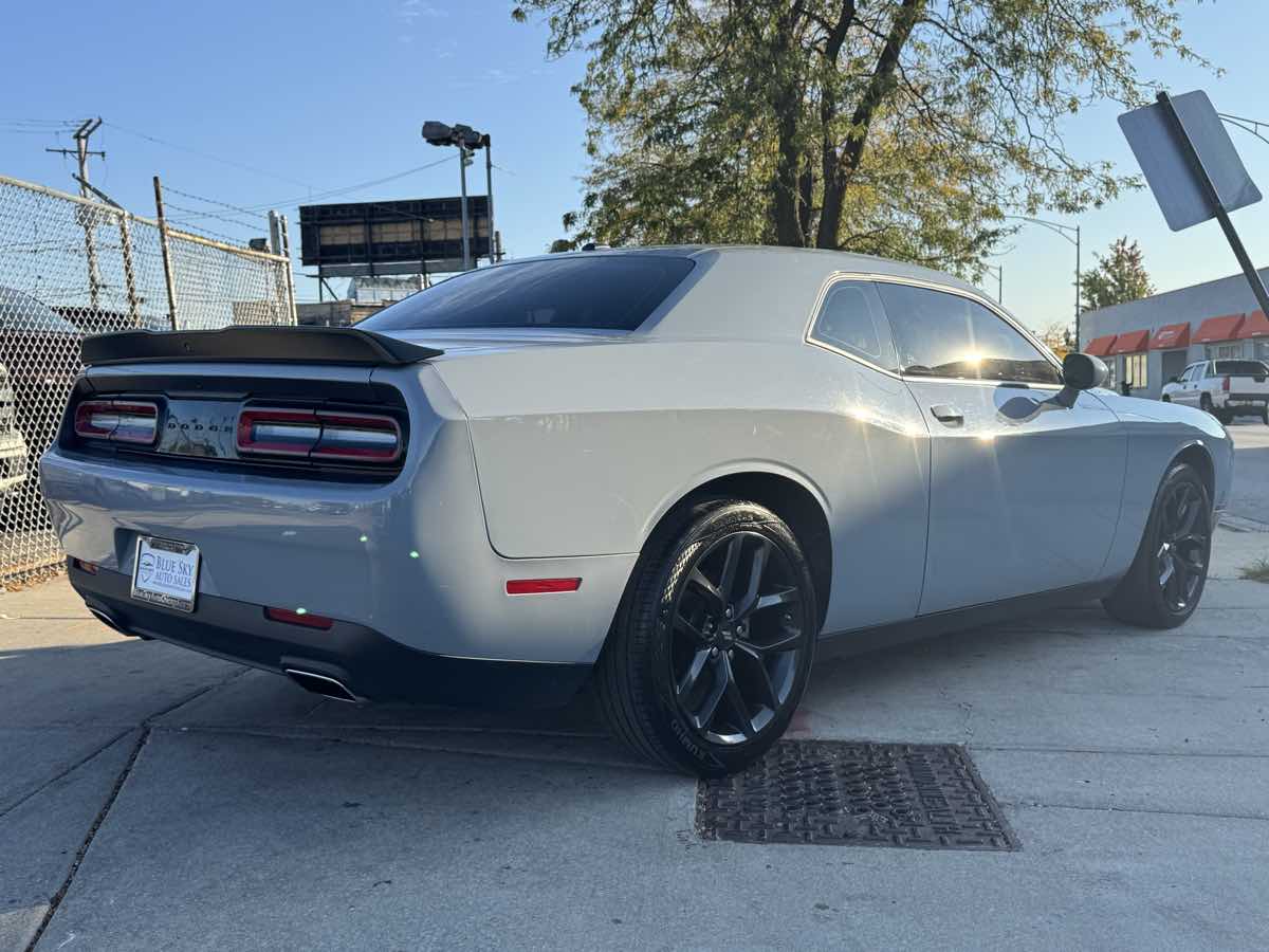 2022 Dodge Challenger SXT photo 3