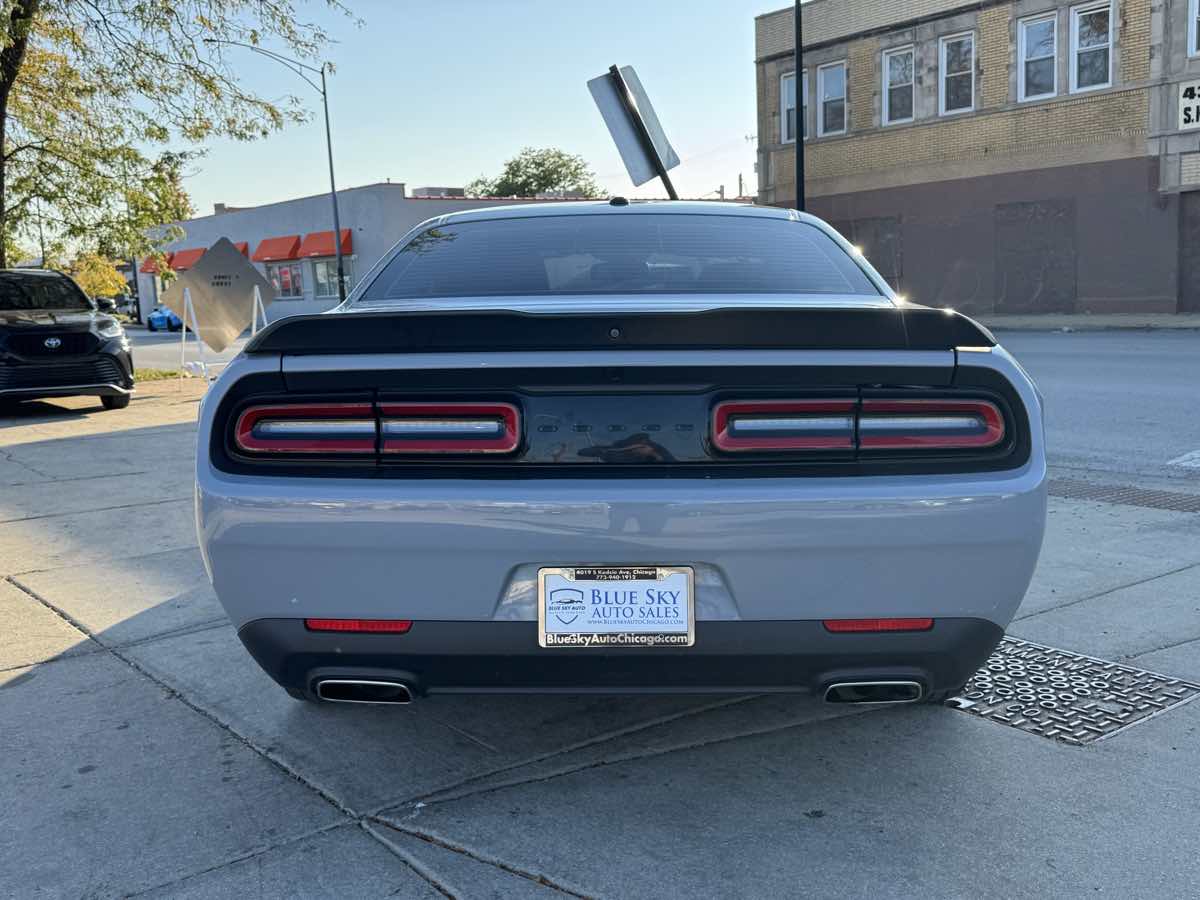 2022 Dodge Challenger SXT photo 4