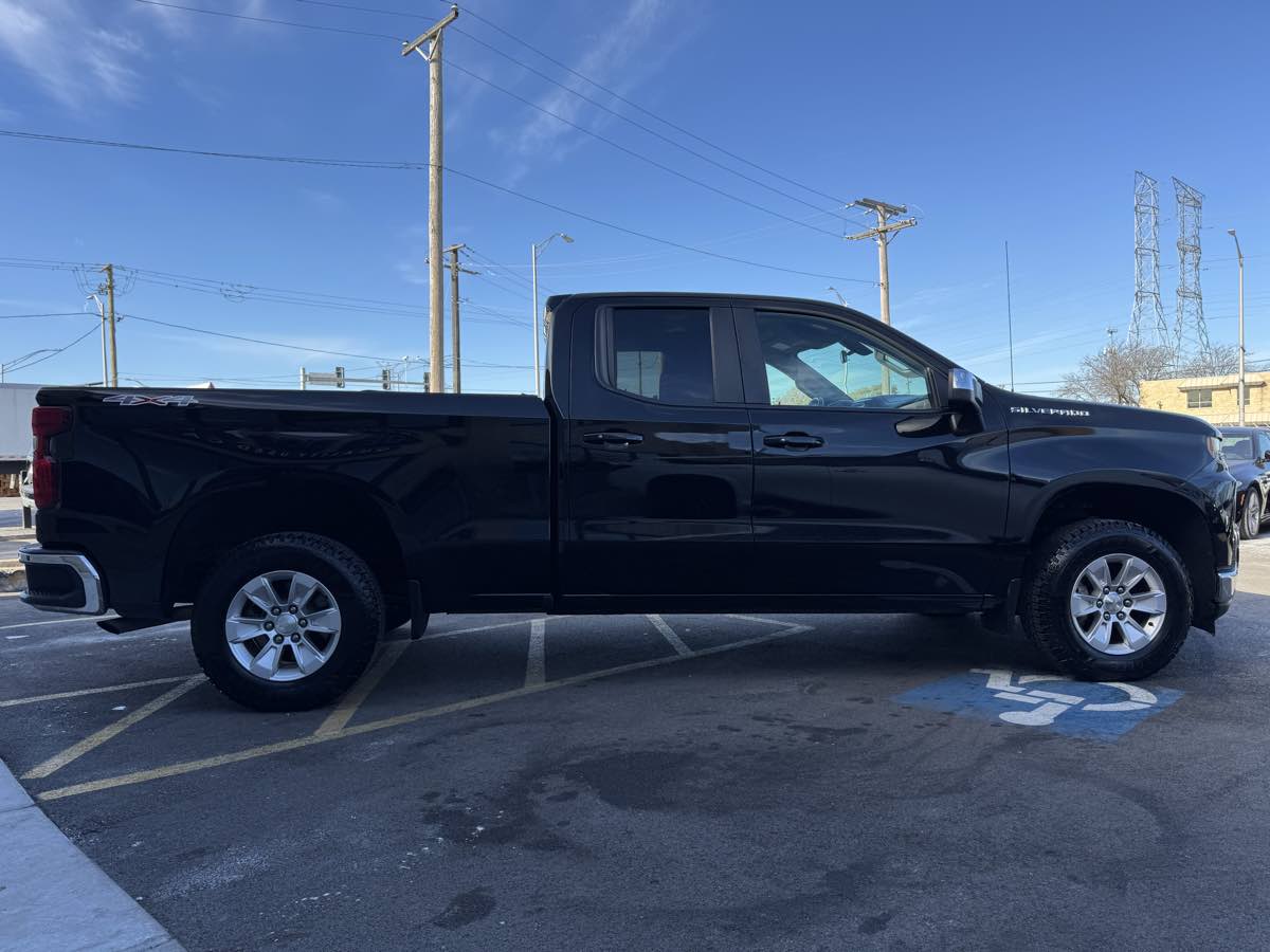 2019 Chevrolet Silverado 1500 LT photo 4