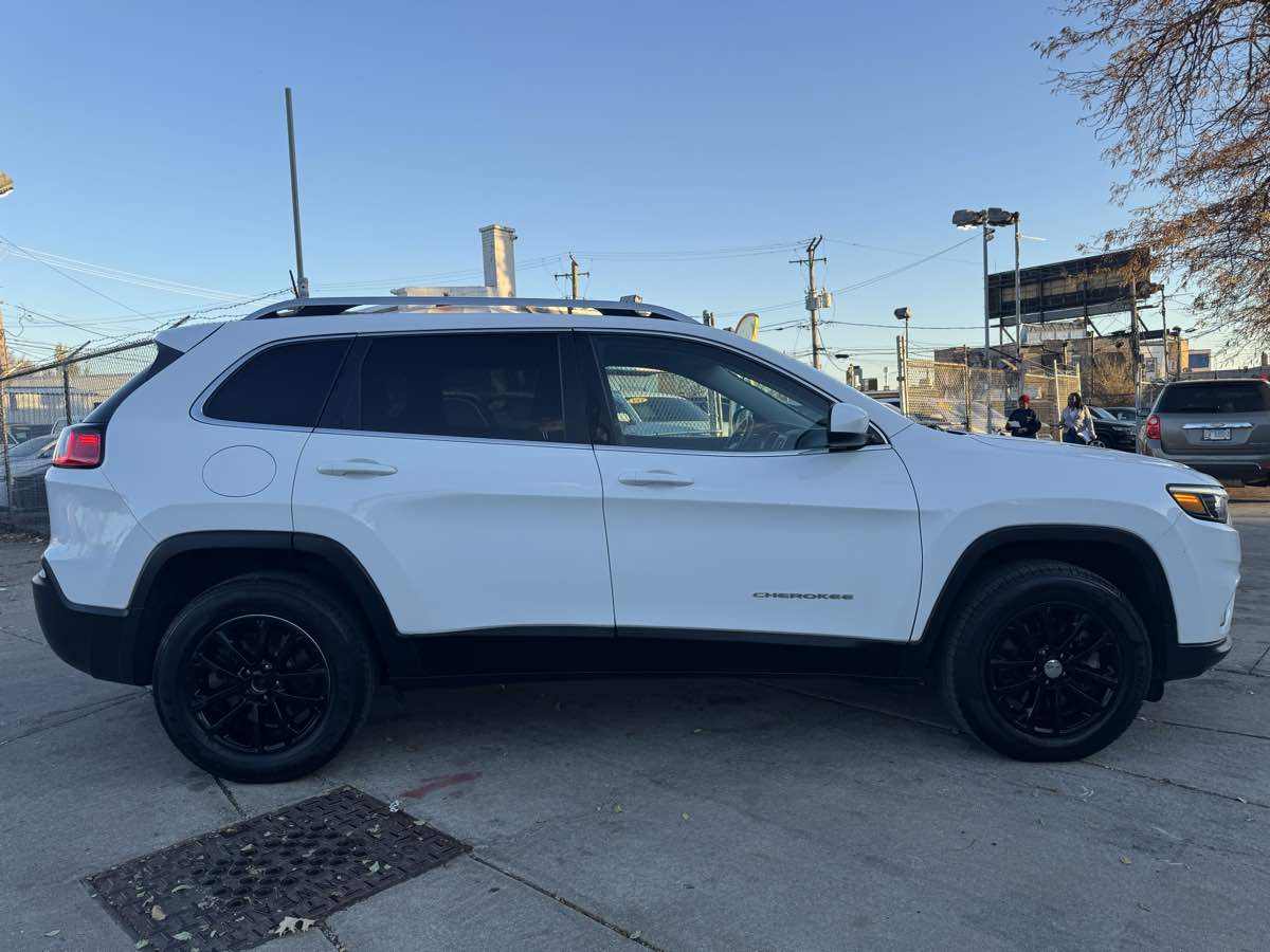2019 Jeep Cherokee Latitude photo 4