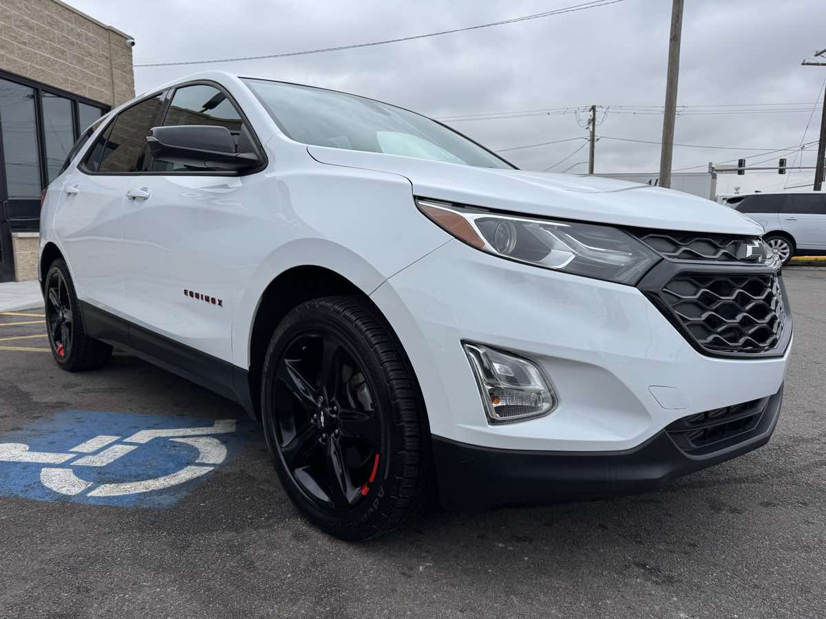 2019 Chevrolet Equinox LT photo 3