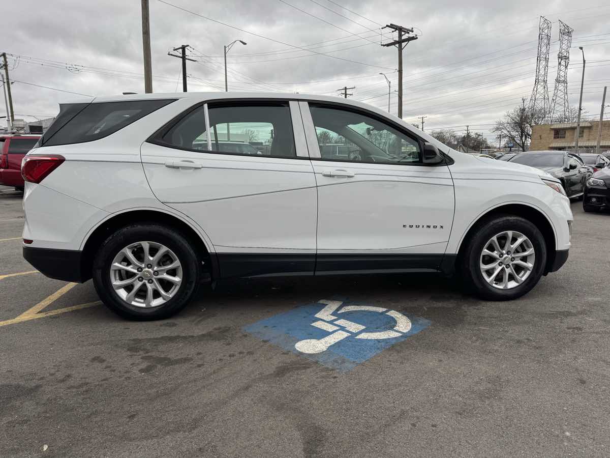 2020 Chevrolet Equinox LS photo 3