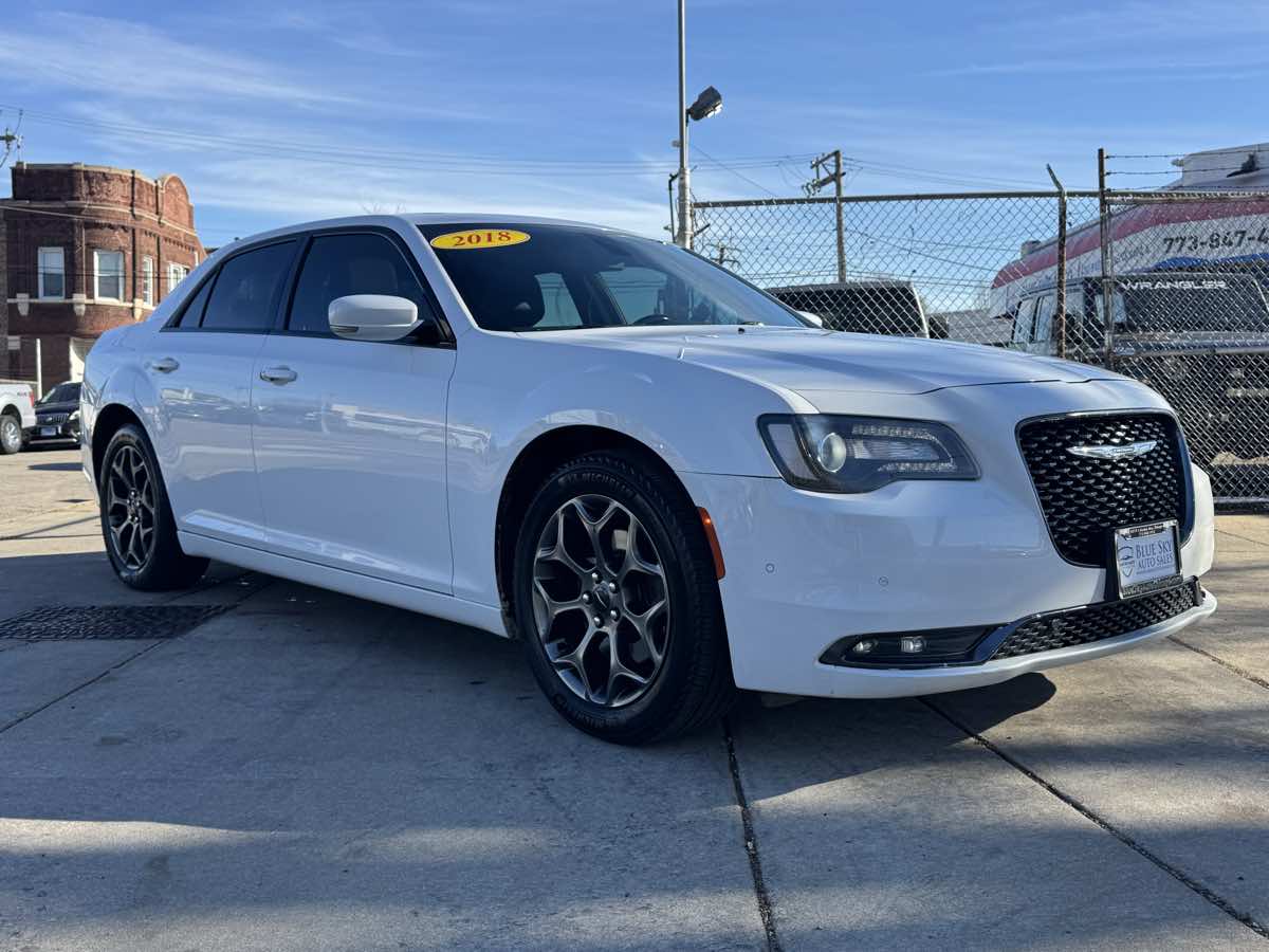 2018 Chrysler 300 photo 3