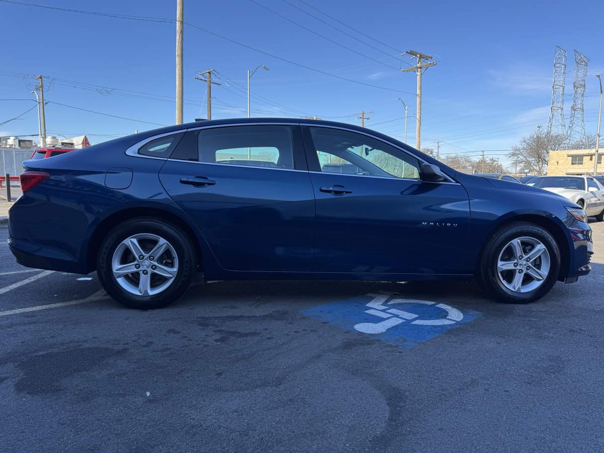 2019 Chevrolet Malibu LS photo 4