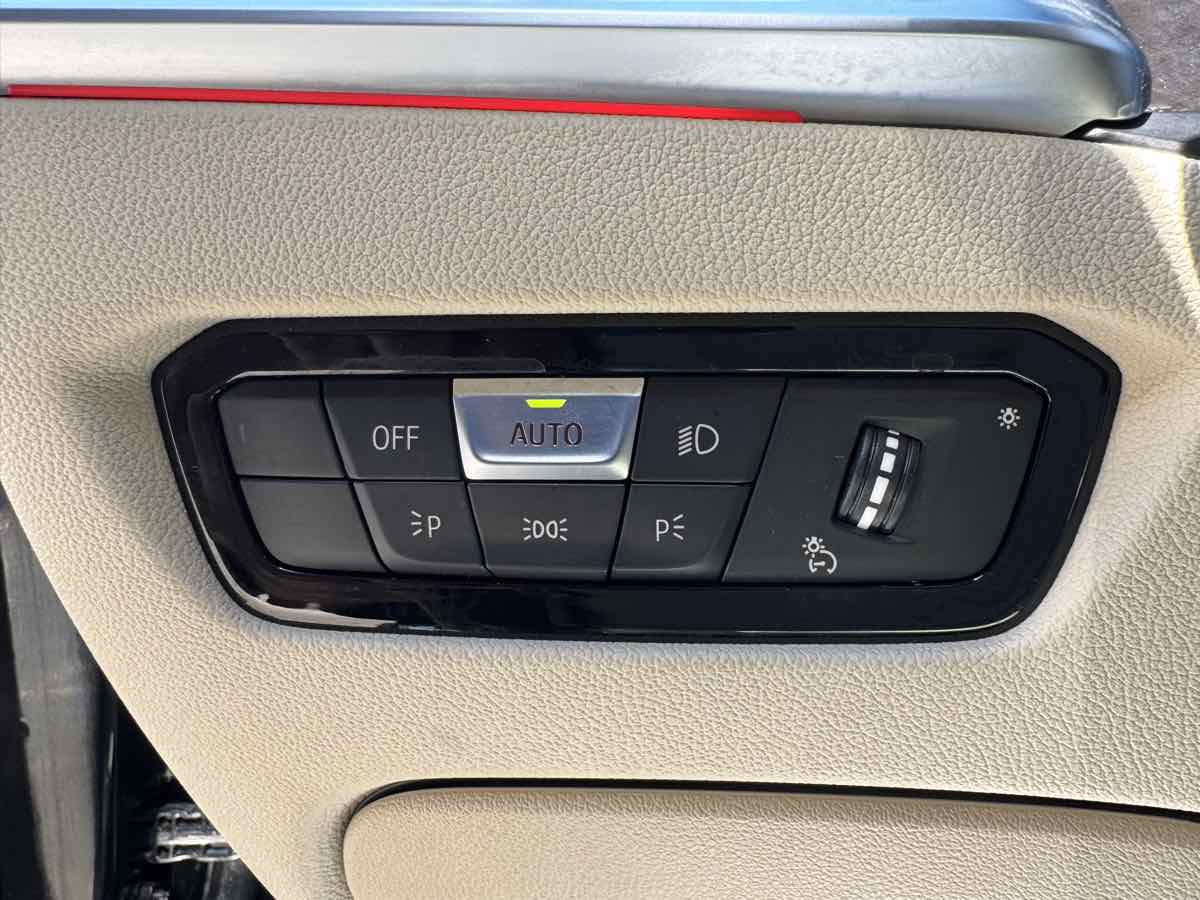 2020 BMW 3 Series 330i - Photo 10