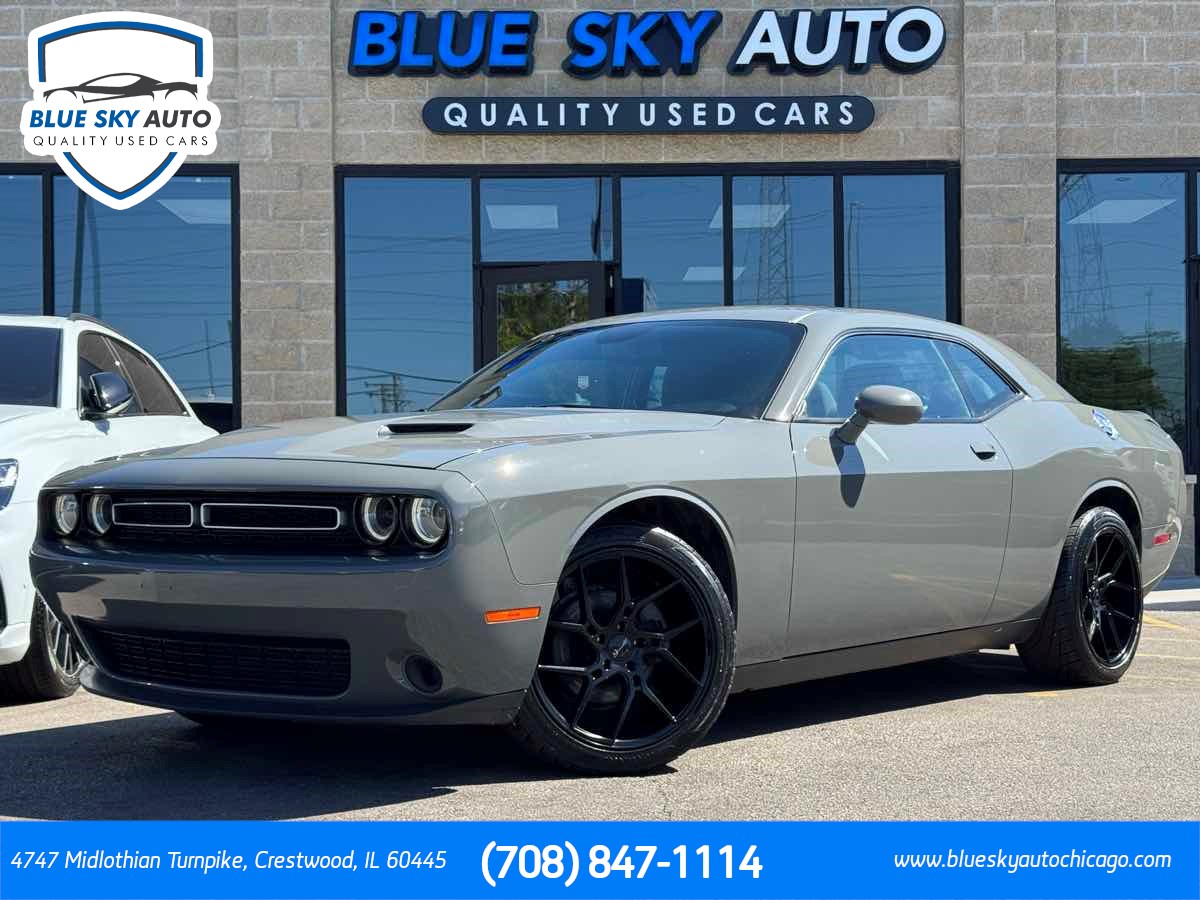 2017 Dodge Challenger SXT's photo