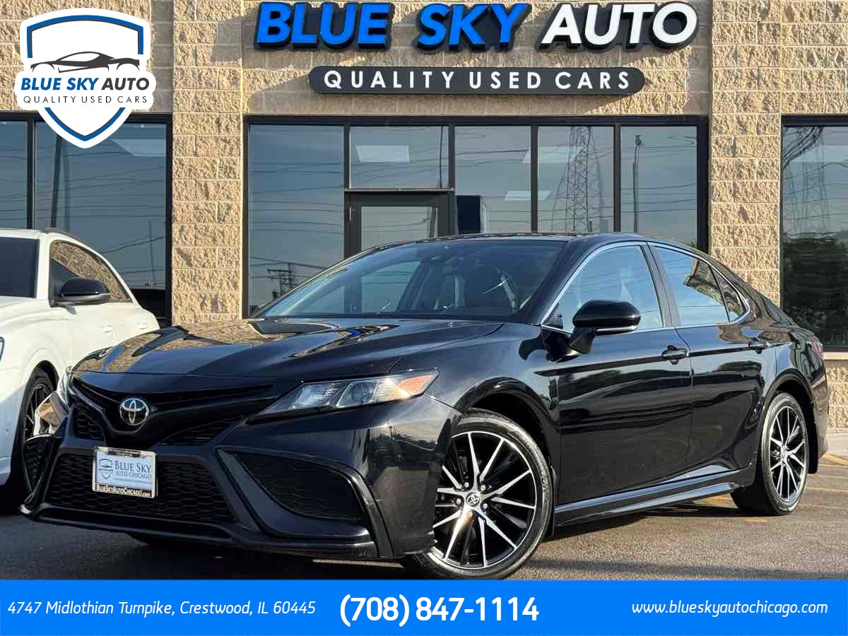 2023 Toyota Camry SE's photo