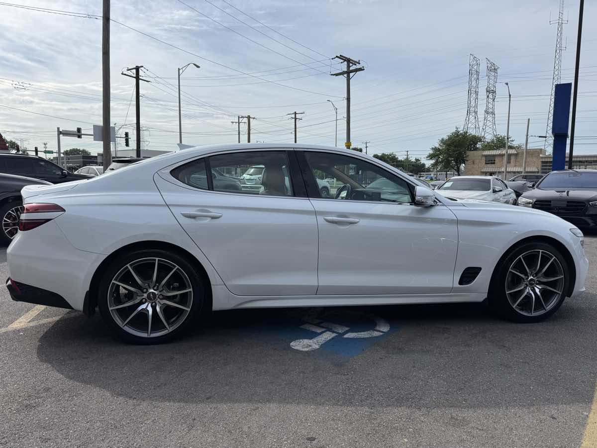 View vehicle photo 4