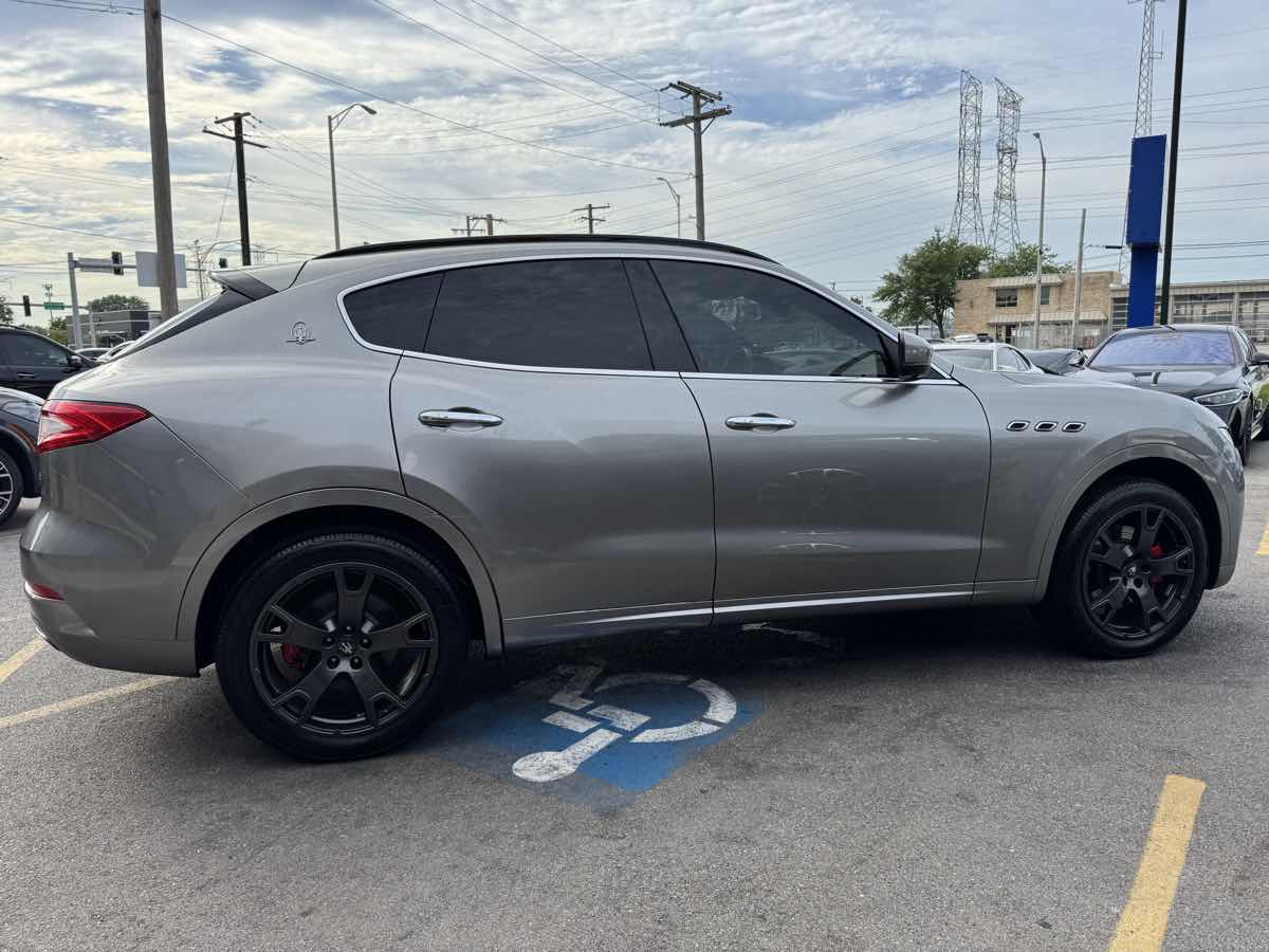 View vehicle photo 4