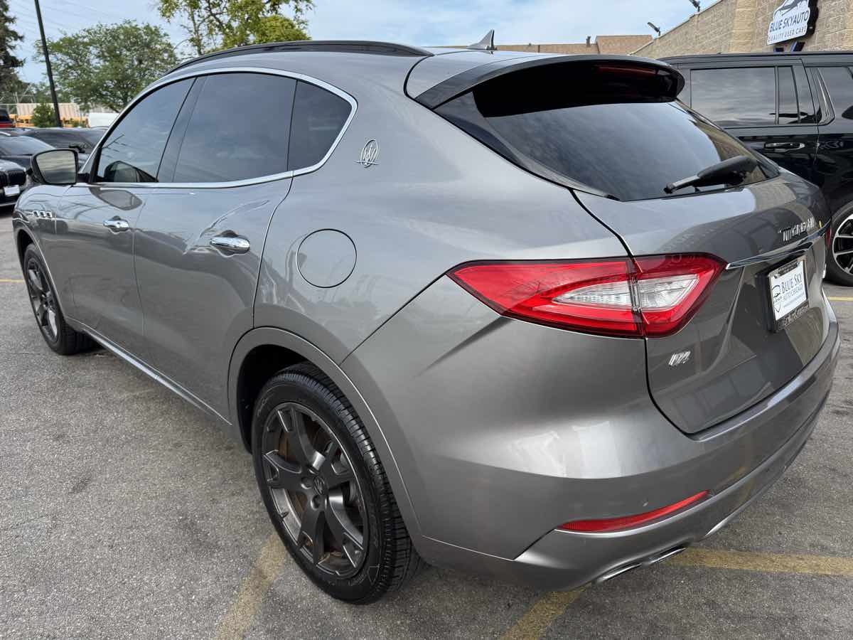 View vehicle photo 7