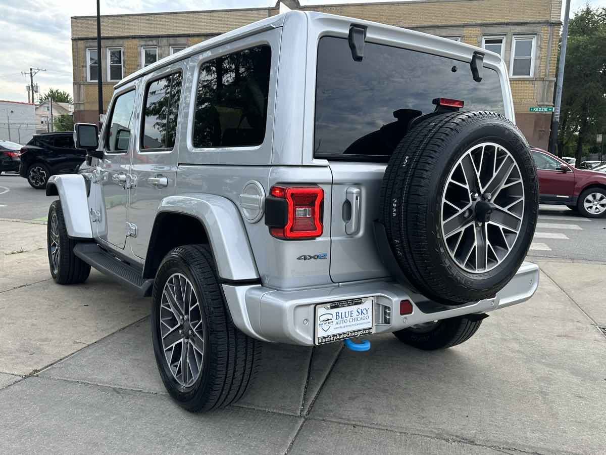 View vehicle photo 7