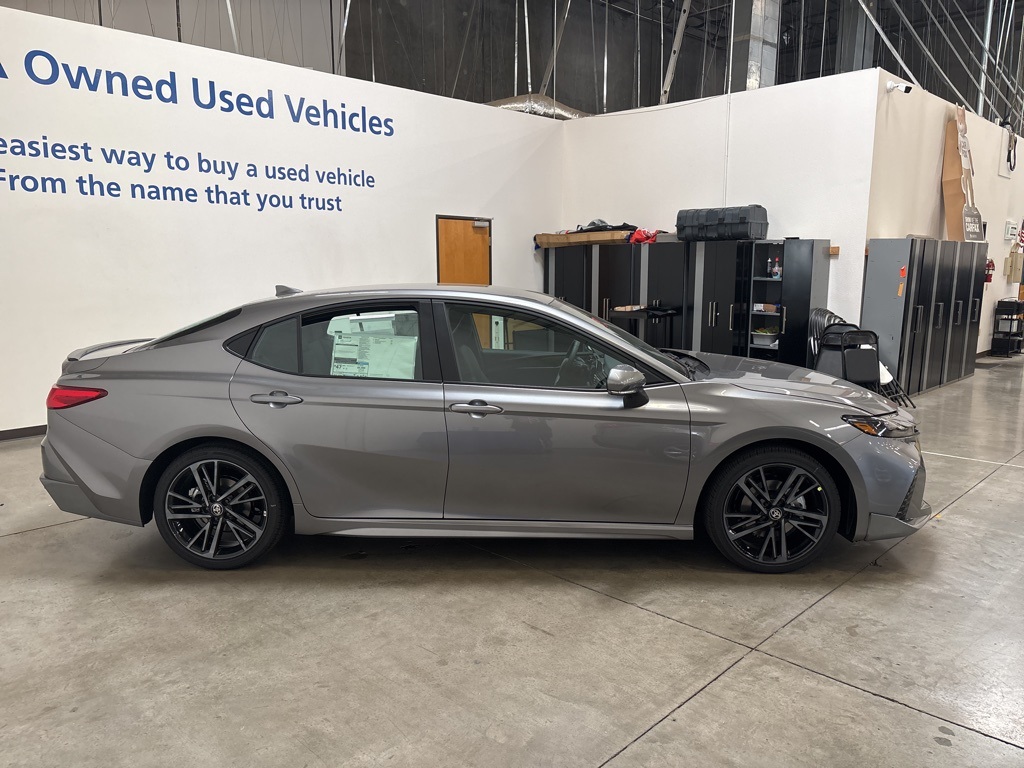 2025 Toyota Camry Hybrid XSE photo 5