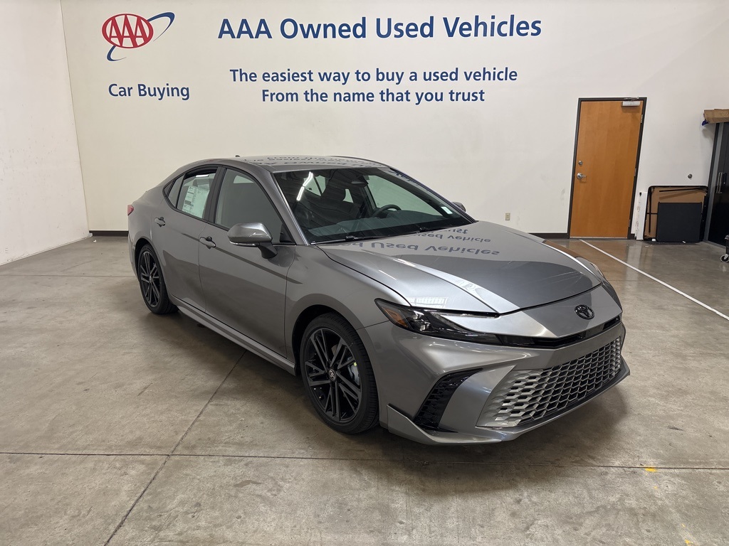 2025 Toyota Camry Hybrid XSE photo 6