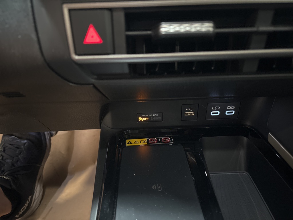 2025 Toyota Camry Hybrid XSE photo 16