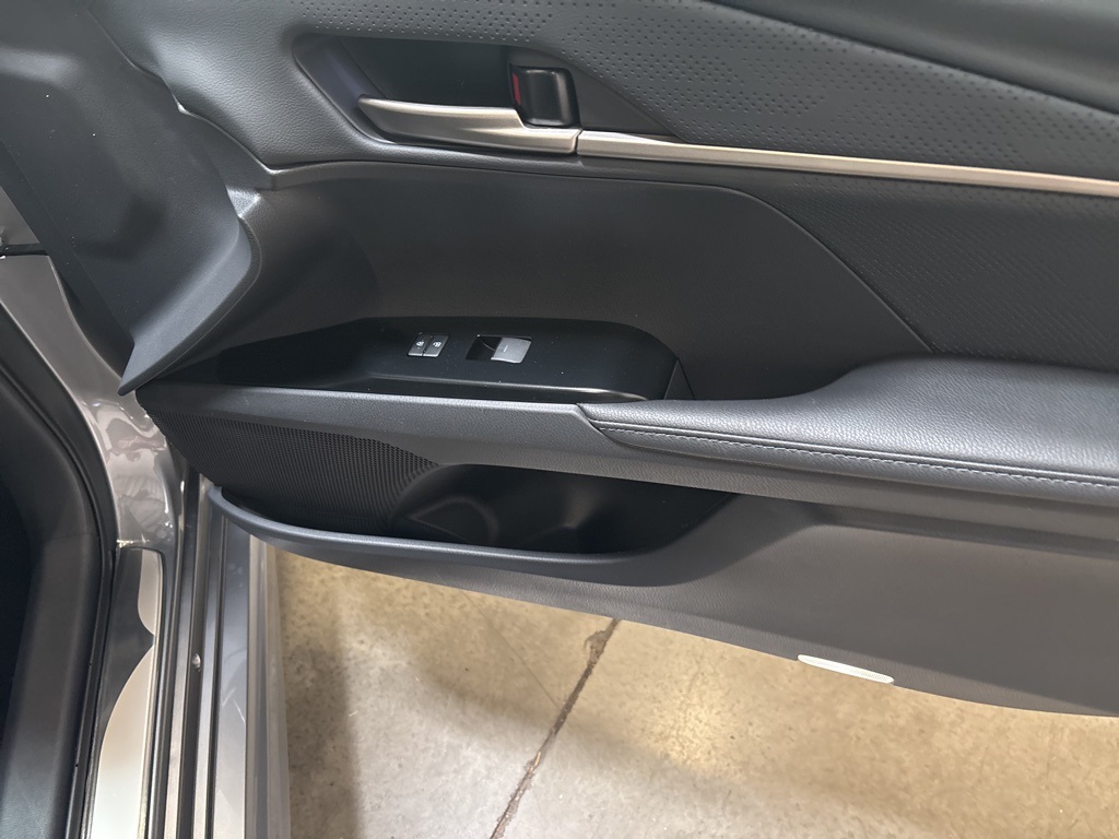 2025 Toyota Camry Hybrid XSE photo 21
