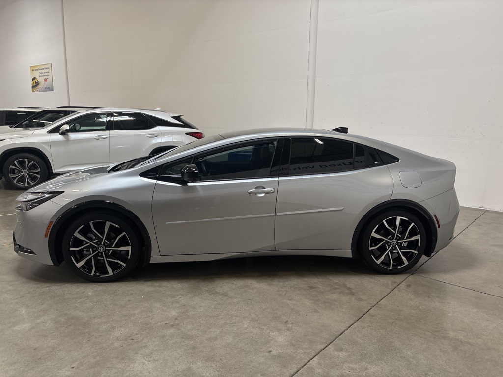 2024 Toyota Prius Prime XSE Premium photo 2