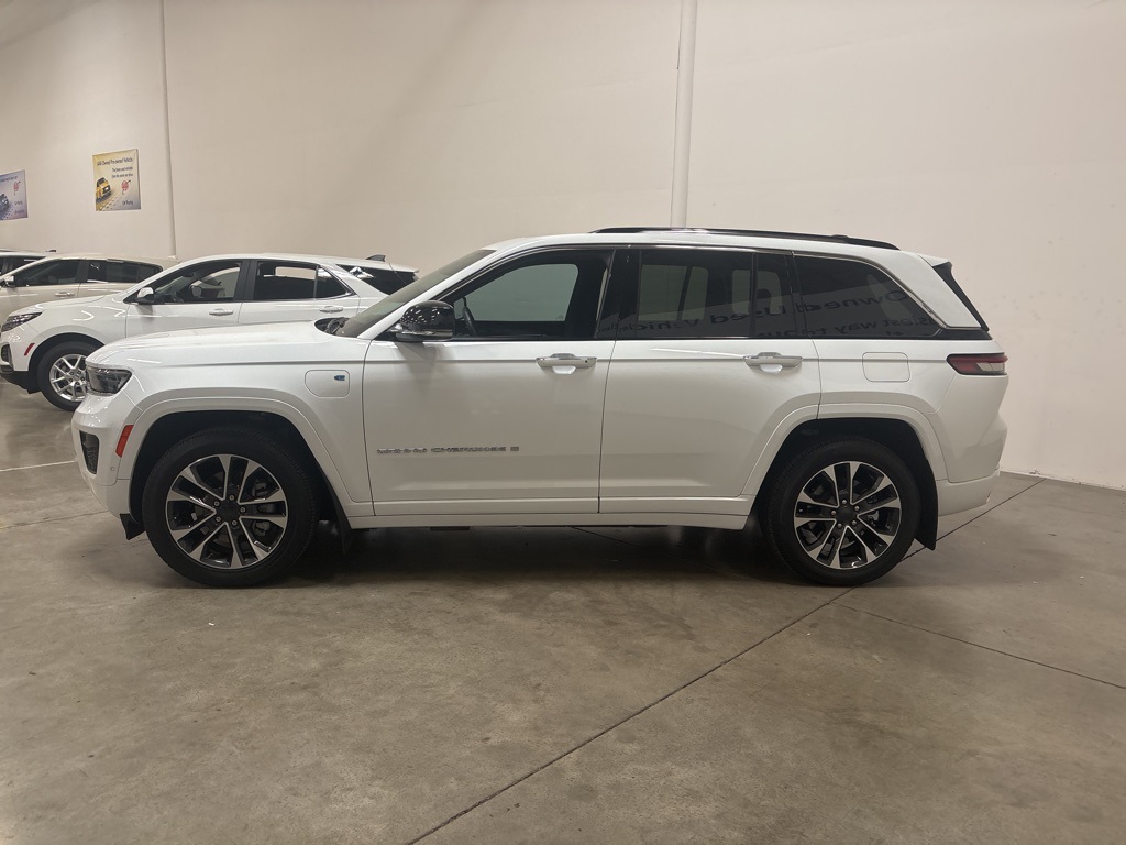 2023 Jeep Cherokee Overland 4xe photo 2