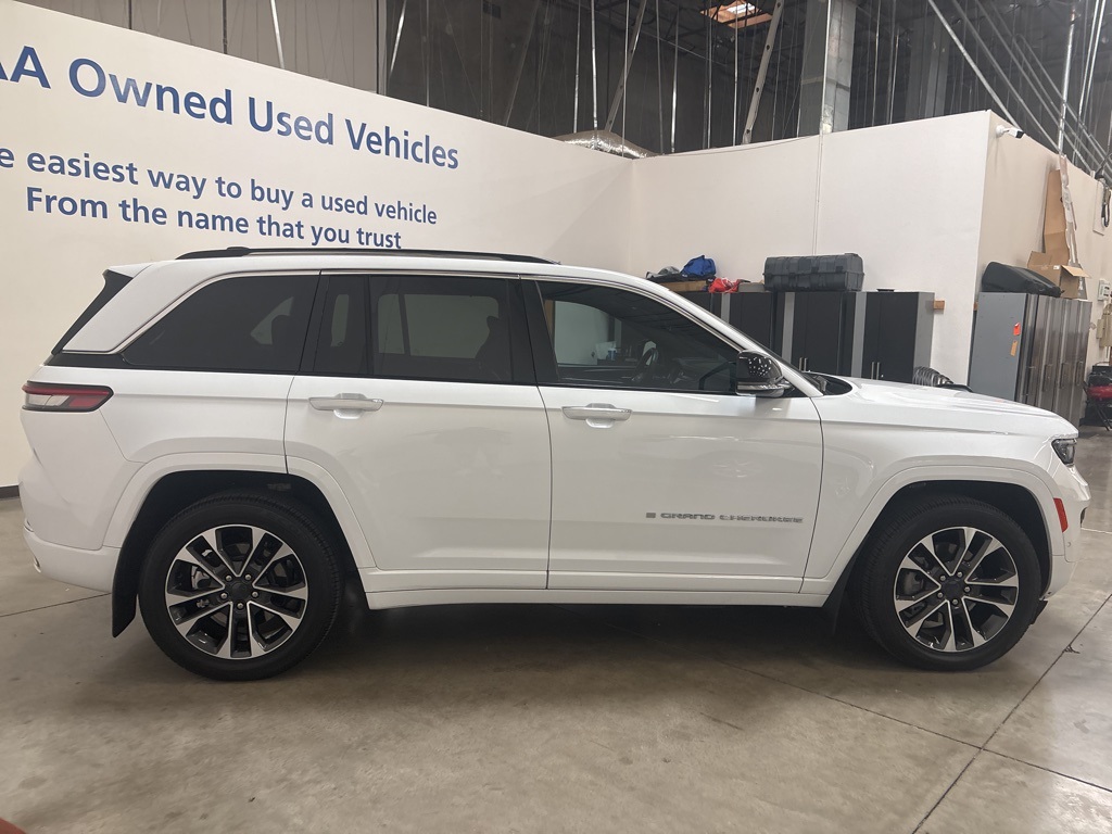 2023 Jeep Cherokee Overland 4xe photo 5