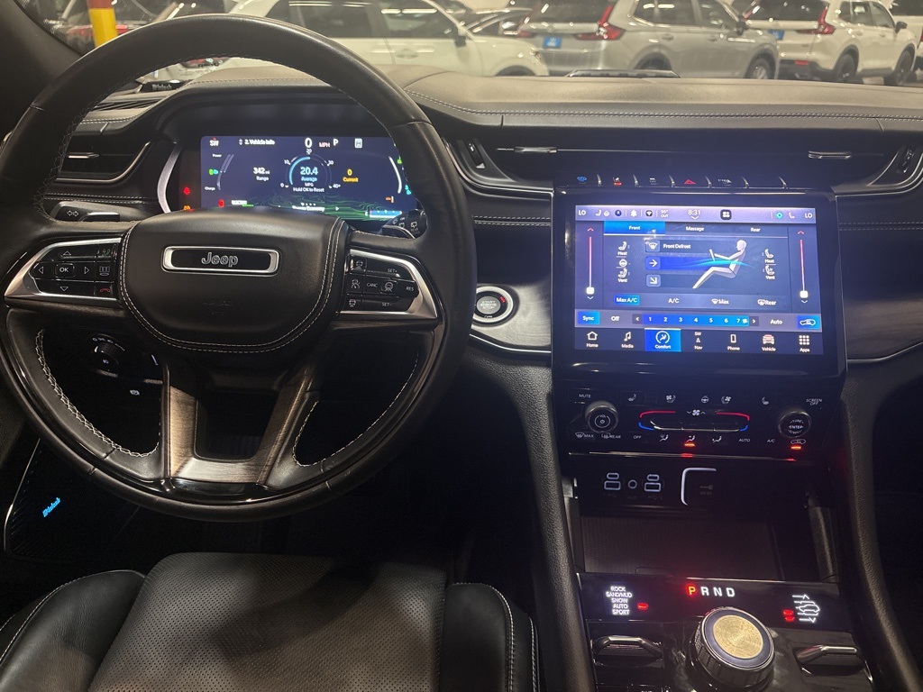 2023 Jeep Cherokee Overland 4xe photo 9